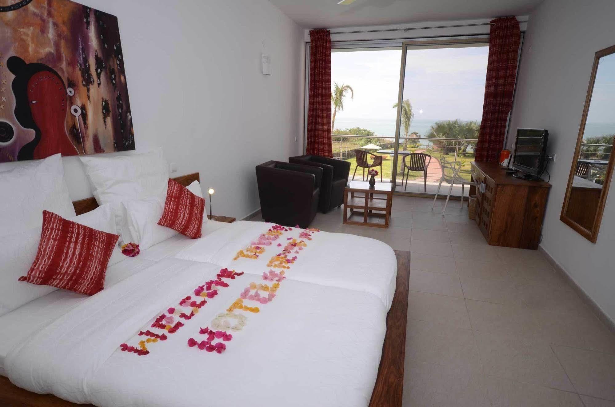 Leo'S Beach Hotel - Adults Only Brufut Eksteriør bilde